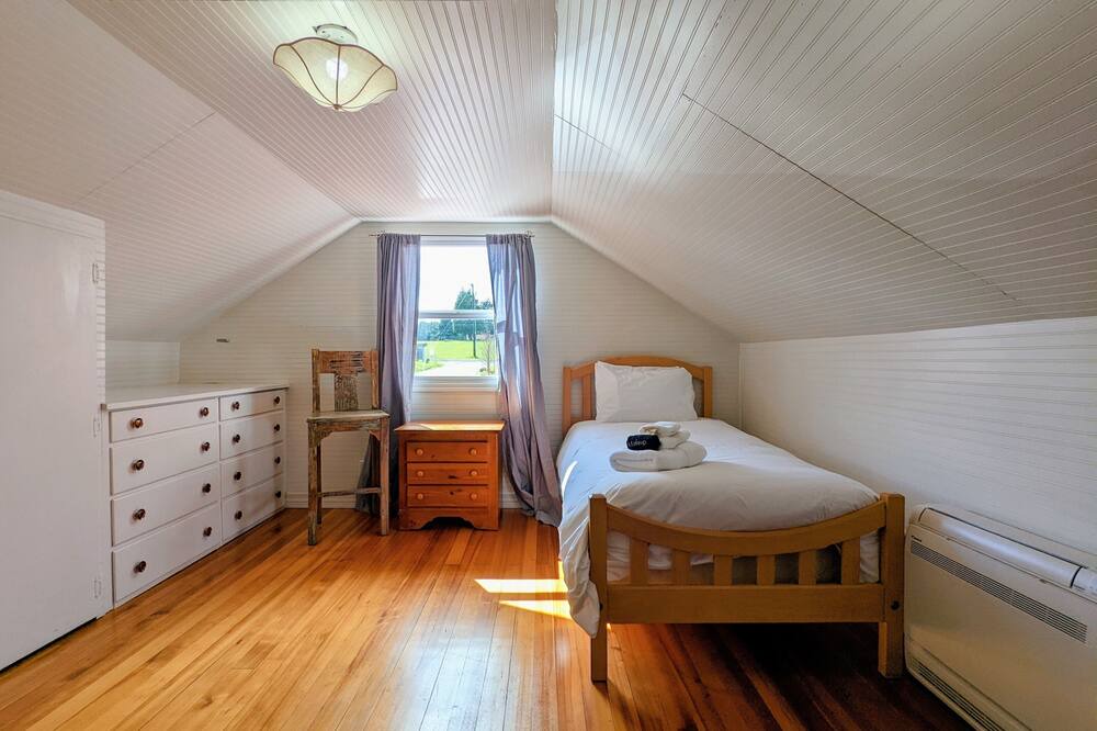 Photo of Bedroom in Amity