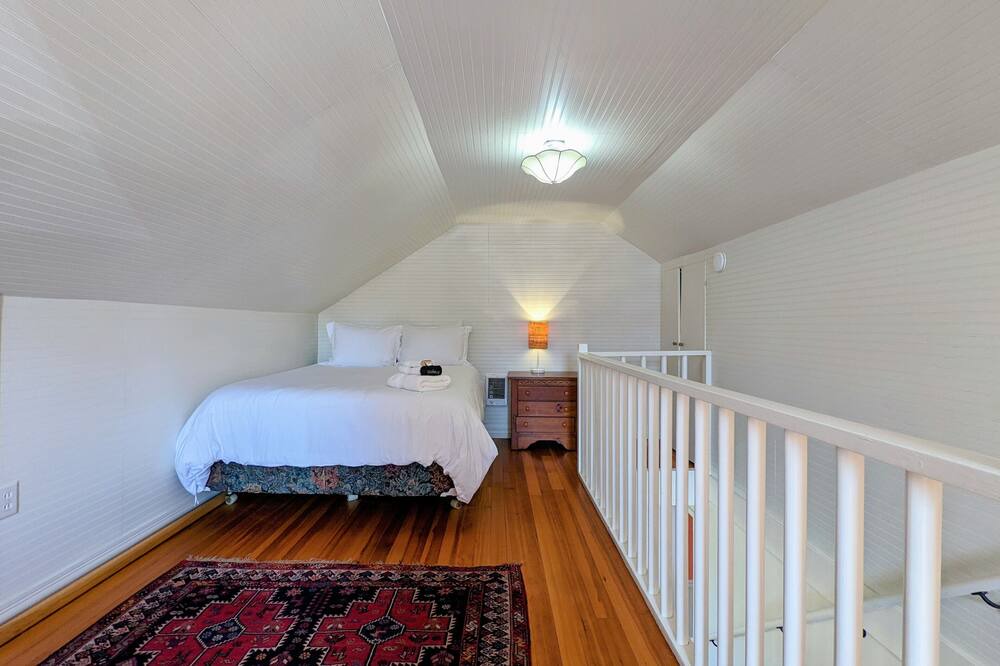 Photo of Bedroom in Amity