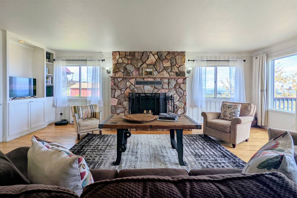 Photo of Livingroom in Amity