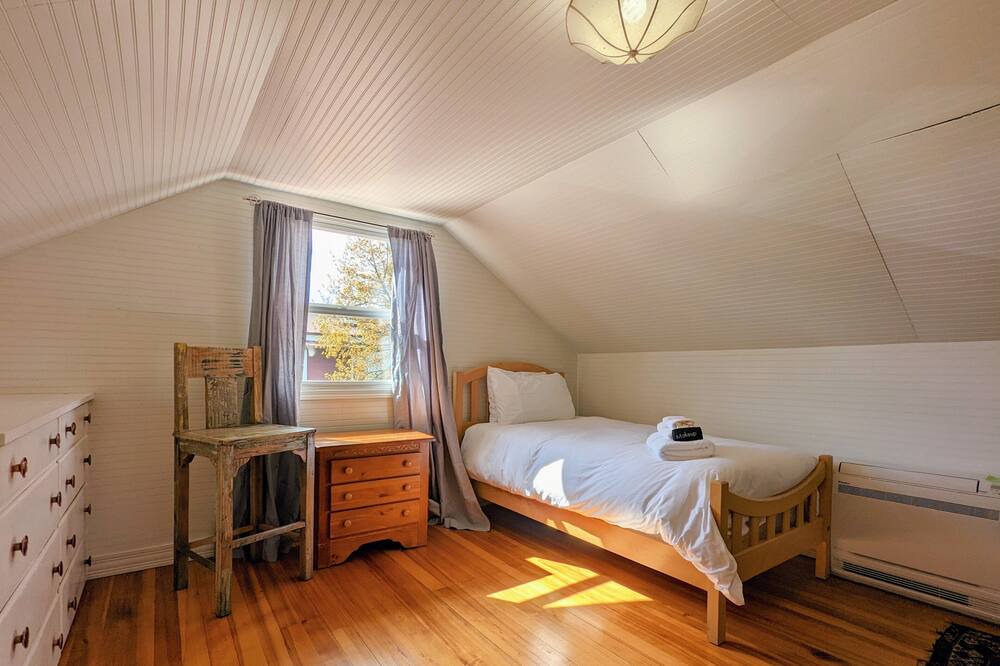 Photo of Bedroom in Amity