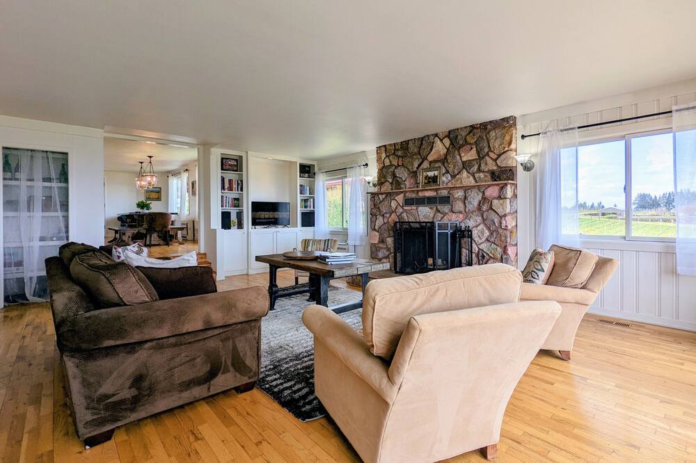 Photo of Livingroom in Amity