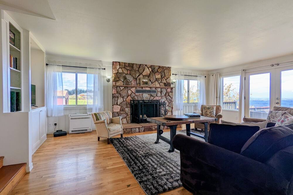 Photo of Livingroom in Amity