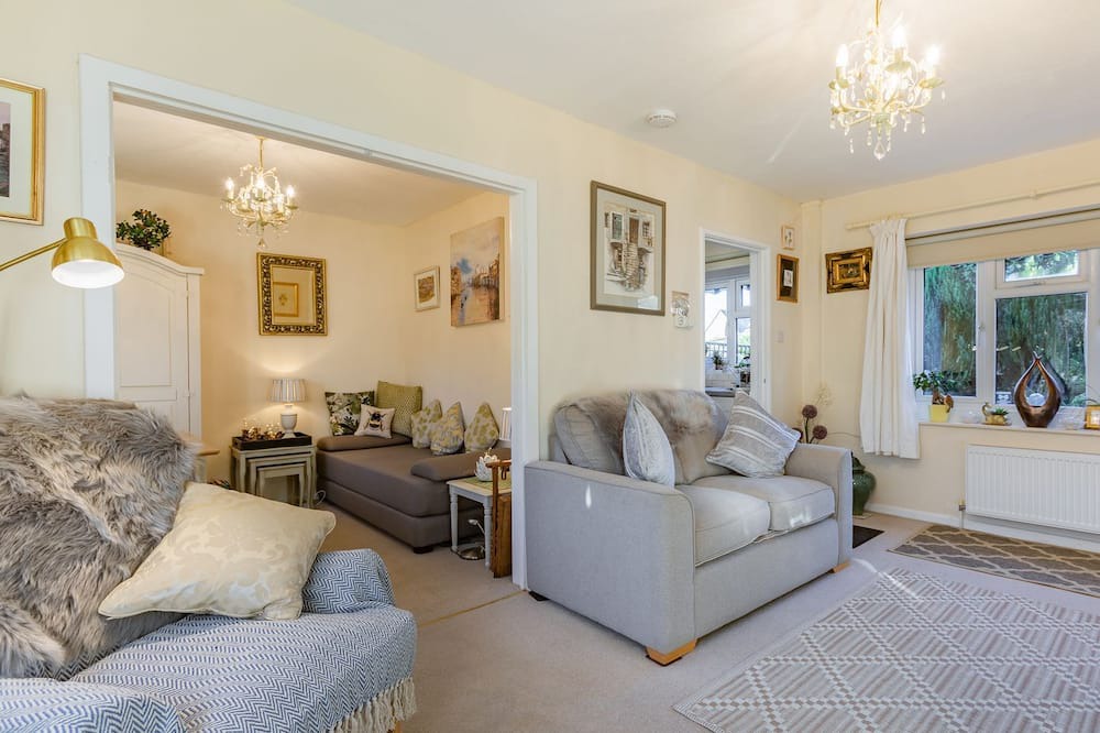 Photo of Livingroom in Moreton-in-Marsh
