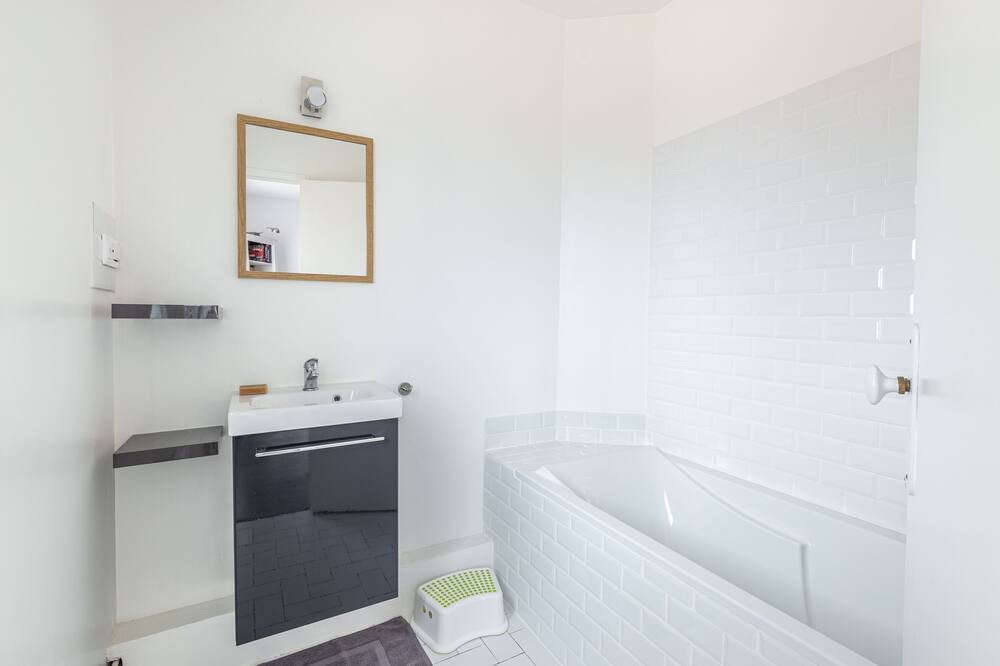 Photo of Bathroom in St-Jean-des-Champs
