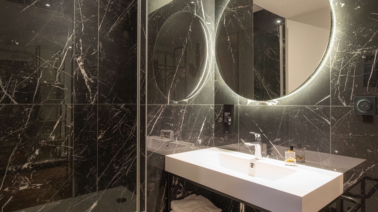 Photo of Bathroom in Ballan-Mire