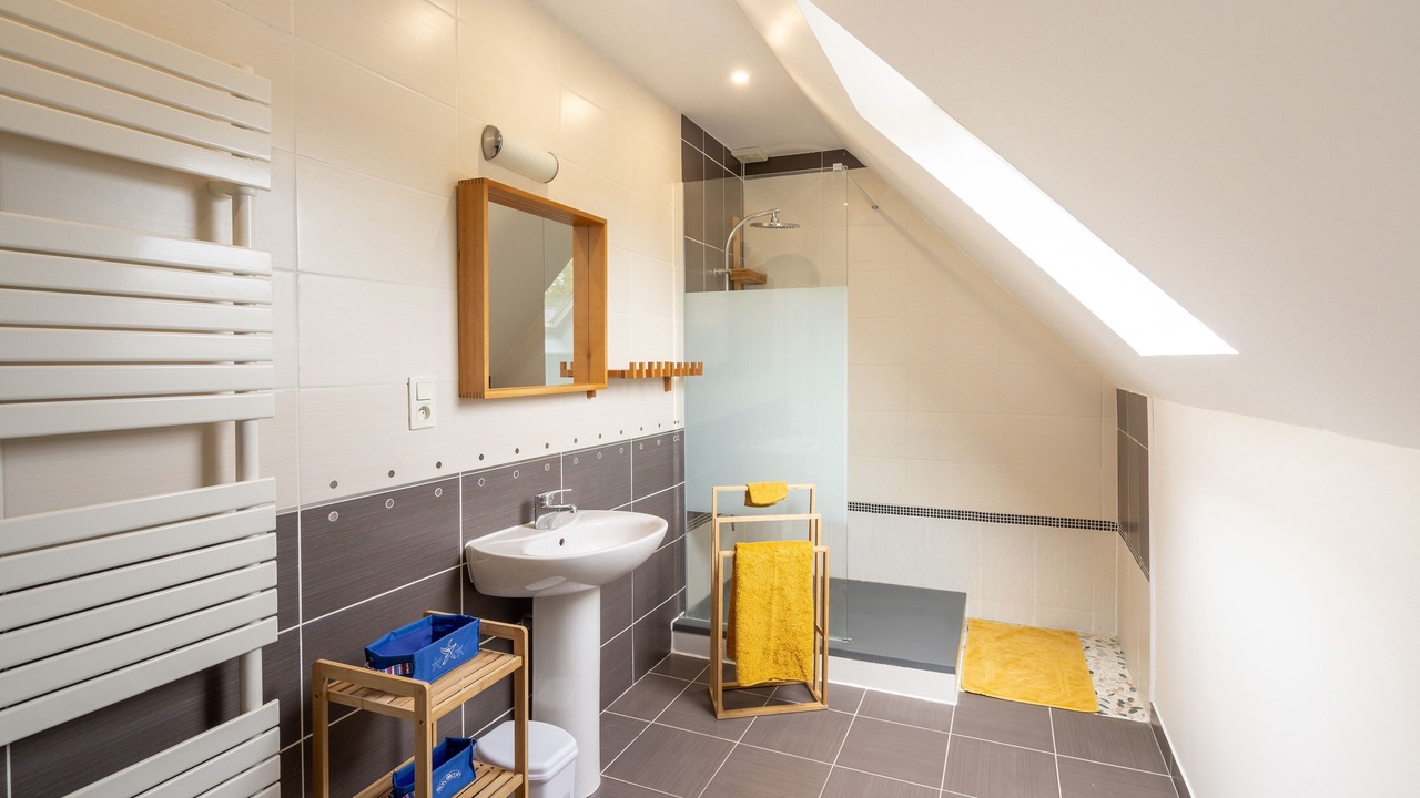 Photo of Others in Primelin