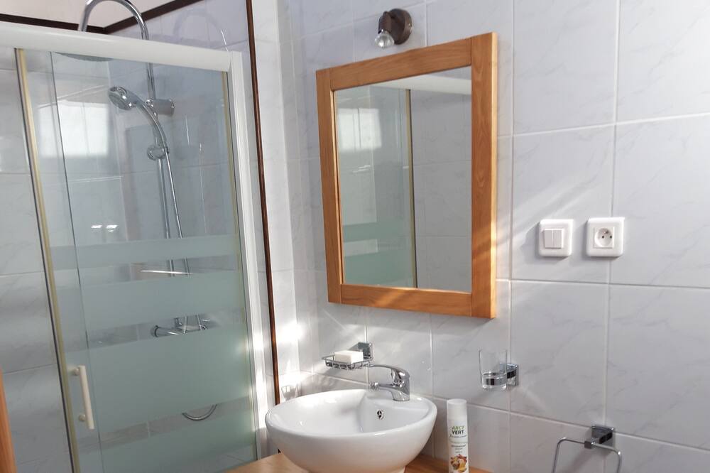 Photo of Bathroom in Villar-en-Val