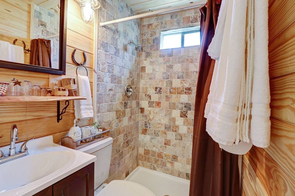 Photo of Bathroom in Blanco