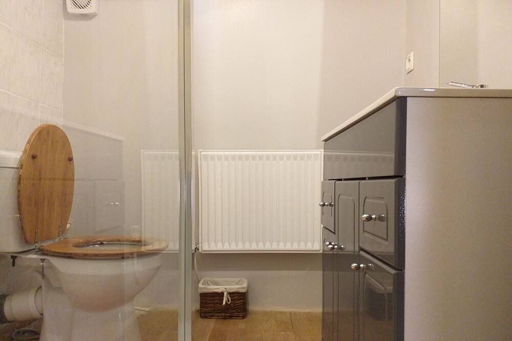 Photo of Bathroom in Cazaux-Villecomtal