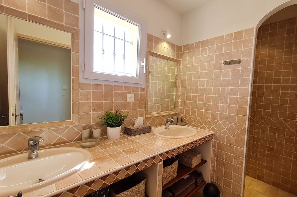 Photo of Bathroom in Simiane-la-Rotonde
