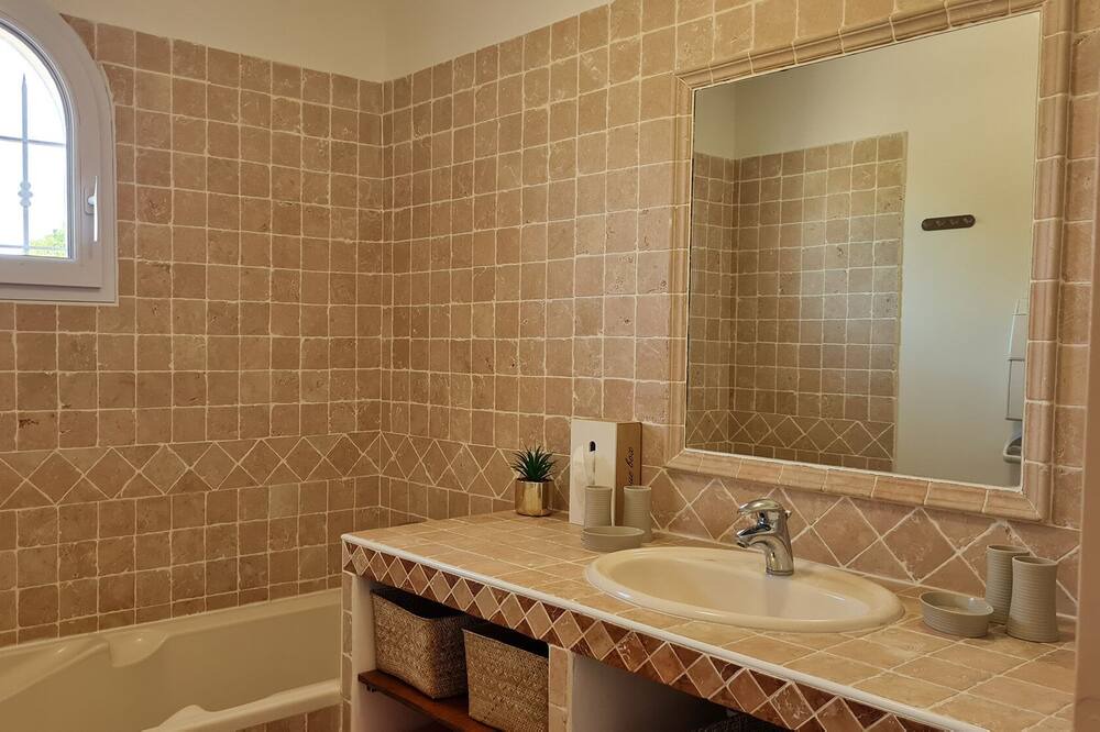 Photo of Bathroom in Simiane-la-Rotonde