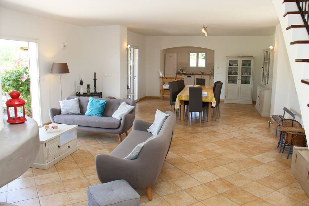 Photo of Livingroom in Simiane-la-Rotonde