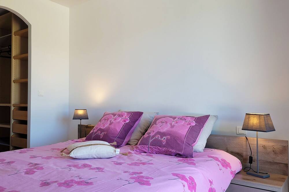 Photo of Bedroom in Simiane-la-Rotonde