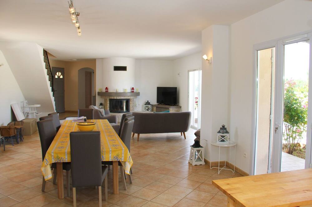 Photo of Livingroom in Simiane-la-Rotonde
