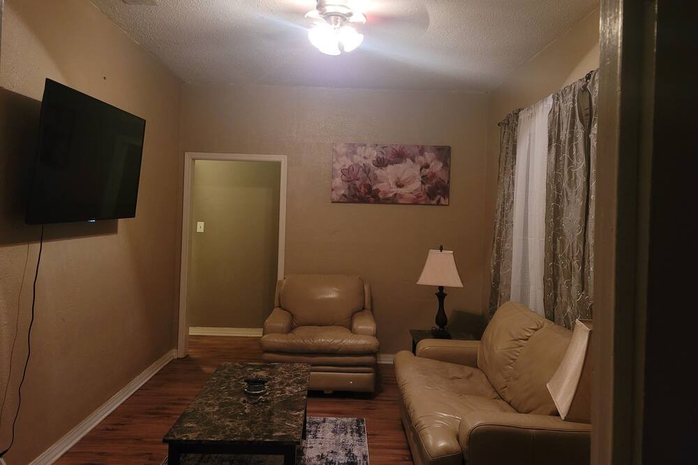 Photo of Livingroom in Highland Historic District