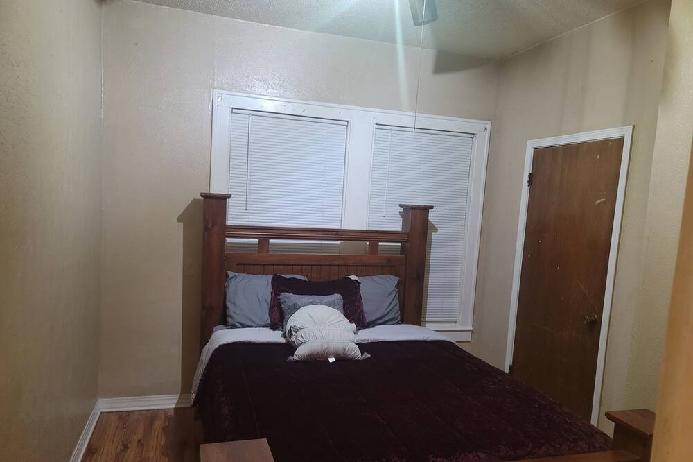 Photo of Bedroom in Highland Historic District