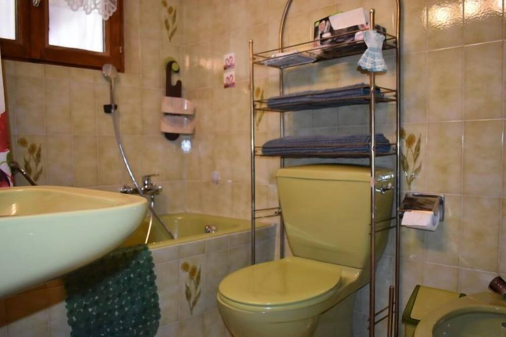 Photo of Bathroom in Mugena