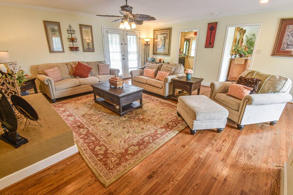 Photo of Bedroom in Northport