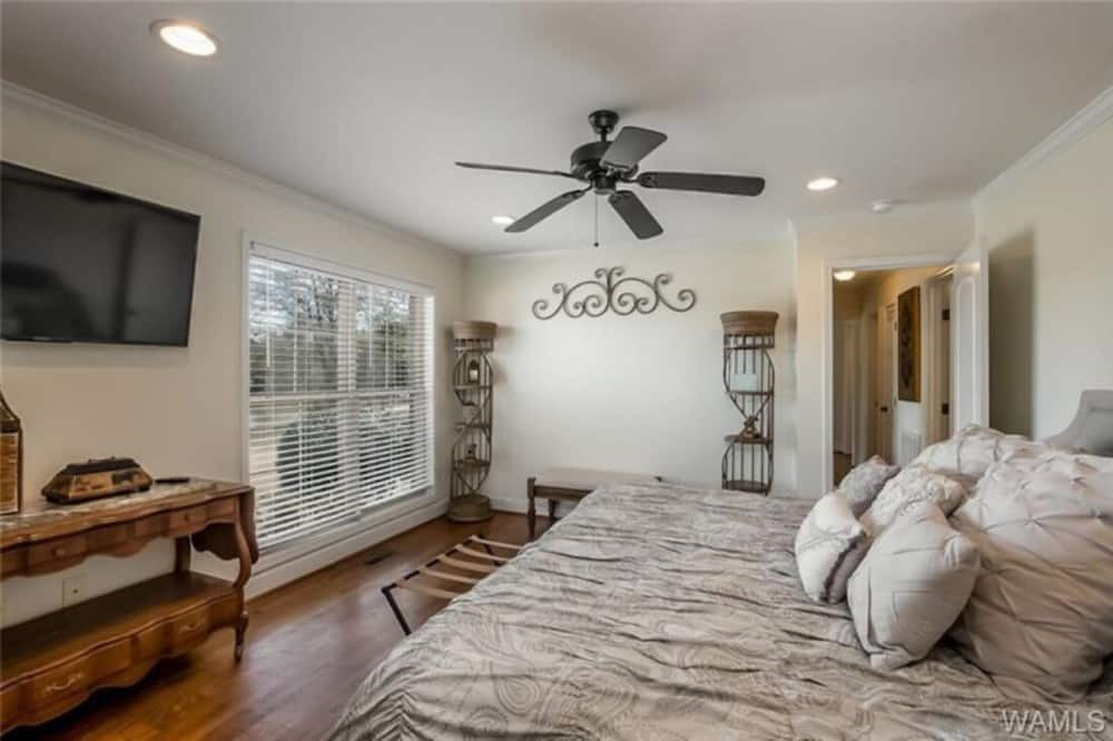 Photo of Bedroom in Northport