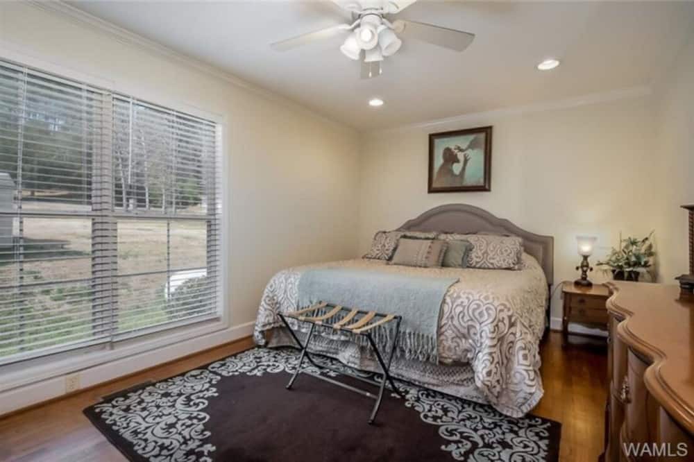 Photo of Bedroom in Northport