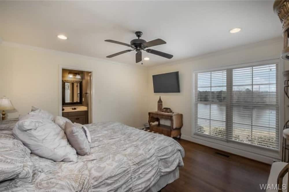 Photo of Bedroom in Northport