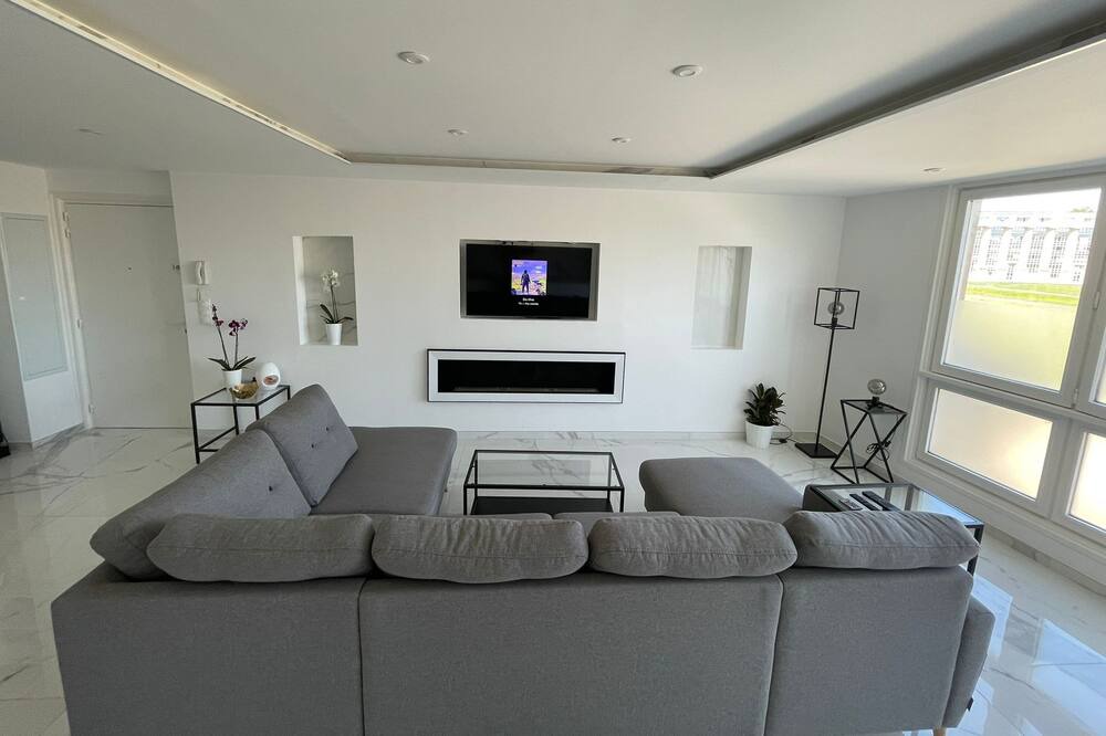 Photo of Livingroom in Antigone