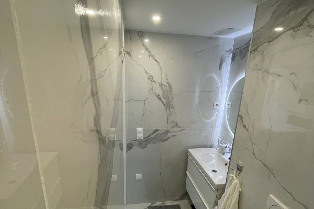 Photo of Bathroom in Antigone