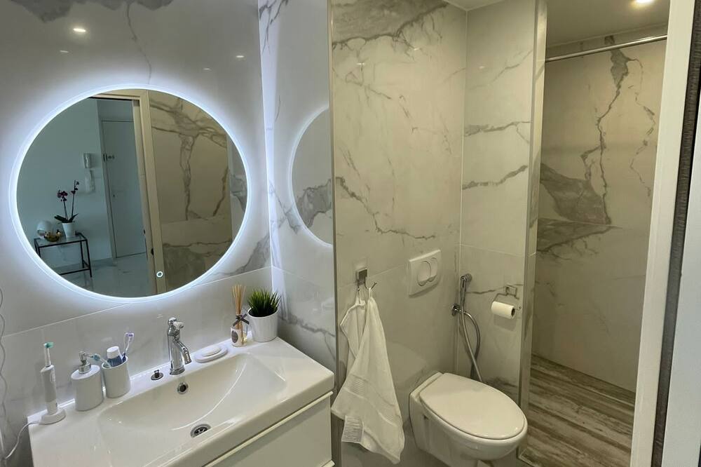 Photo of Bathroom in Antigone