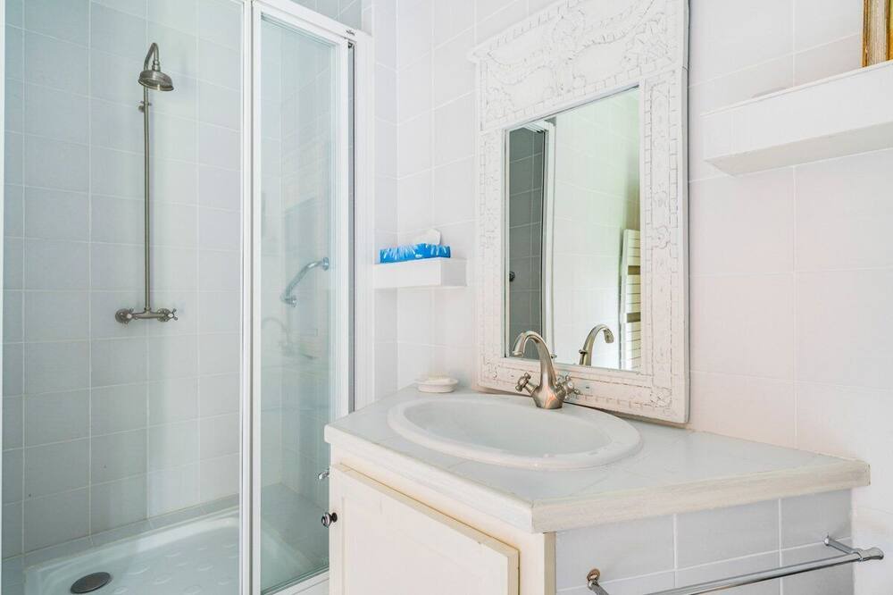 Photo of Bathroom in Montdurausse