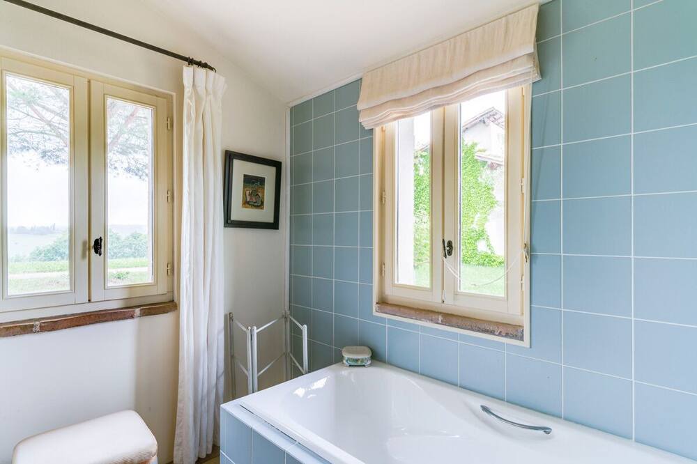 Photo of Bathroom in Montdurausse
