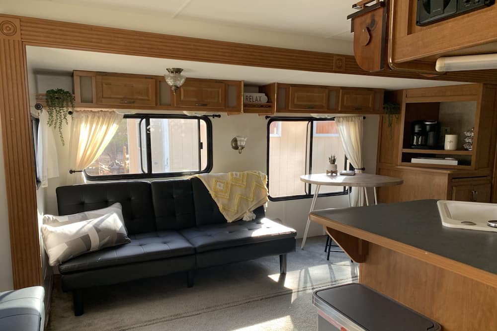 Photo of Livingroom in Andersonville