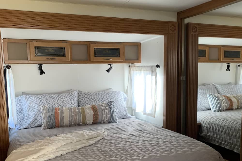 Photo of Bedroom in Andersonville