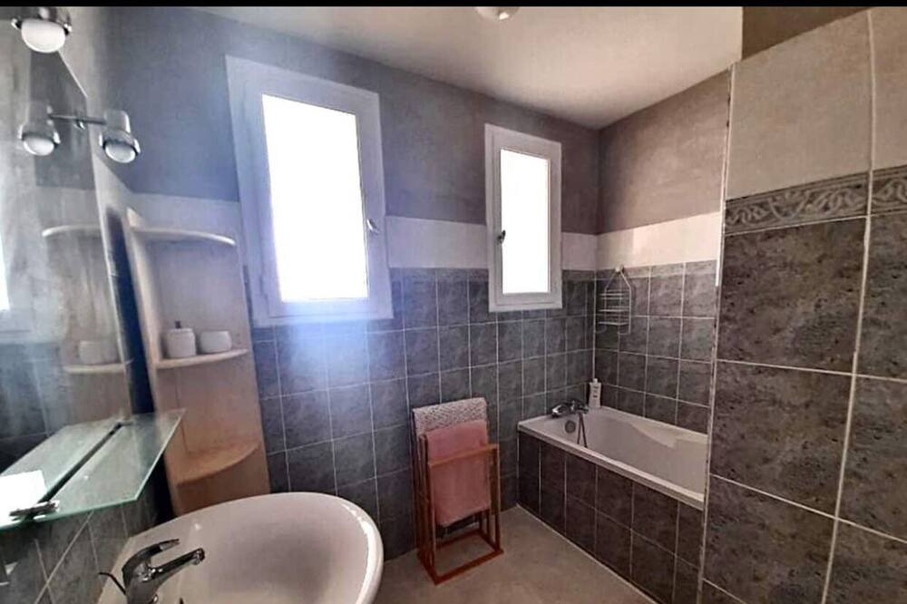 Photo of Bathroom in Lemasson