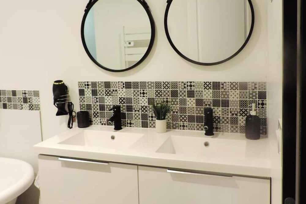 Photo of Bathroom in Saint-Pierre-de-Clairac