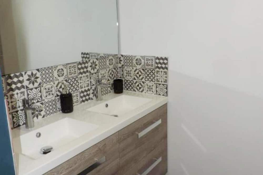 Photo of Bathroom in Saint-Pierre-de-Clairac