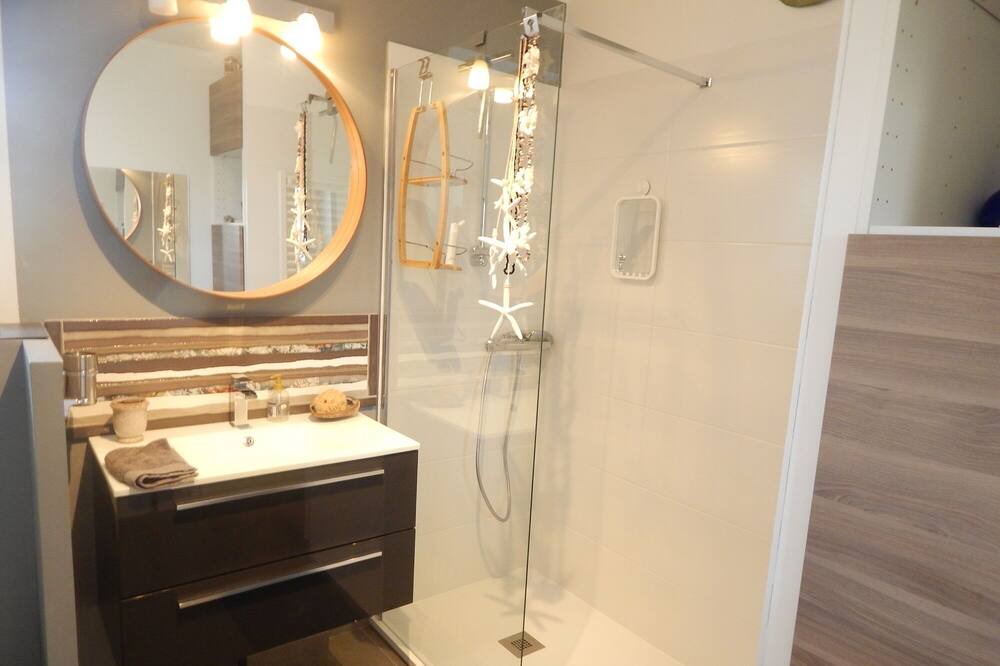 Photo of Bathroom in Saint-Clement-de-Riviere