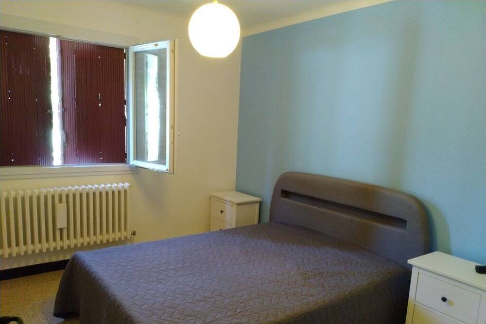 Photo of Bedroom in Bagnols-sur-Ceze