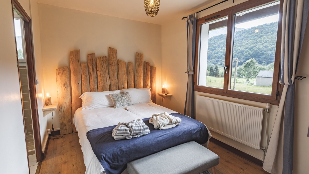 Photo of Bedroom in Campan