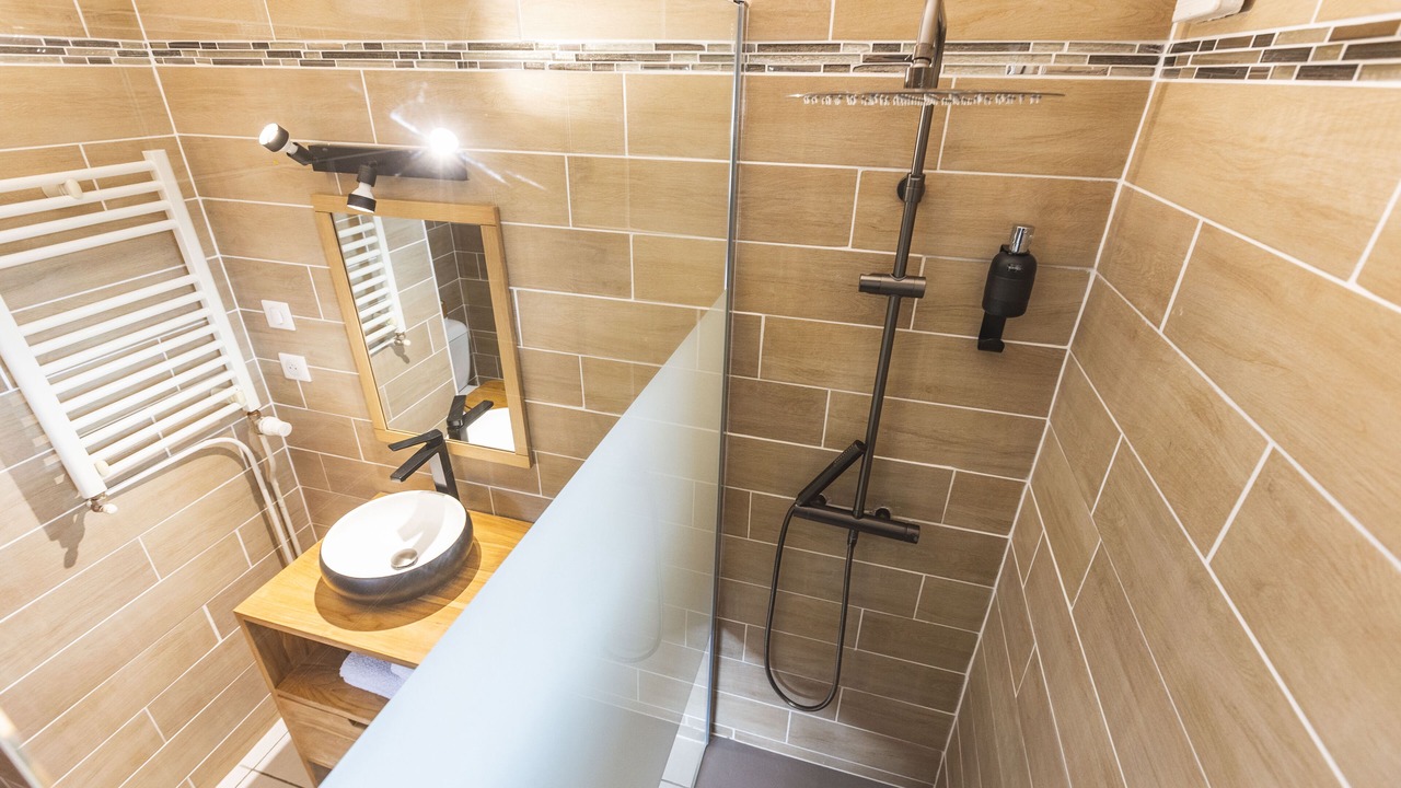 Photo of Bathroom in Campan