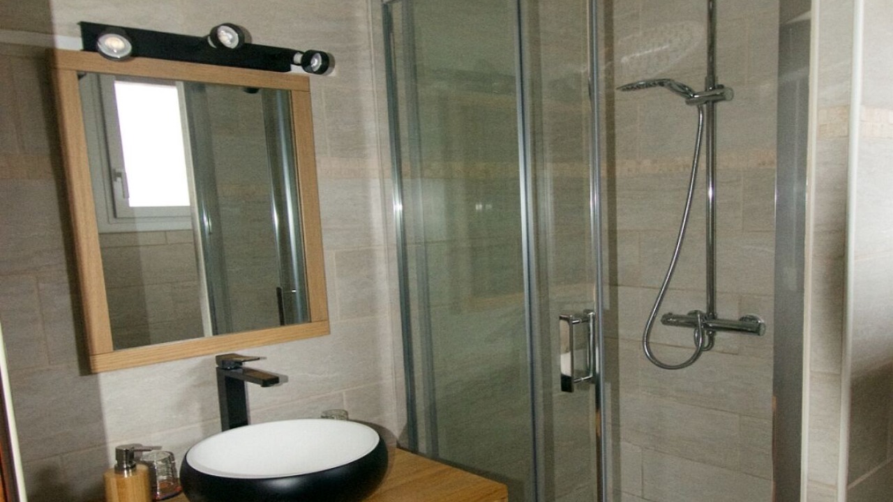 Photo of Bathroom in Campan