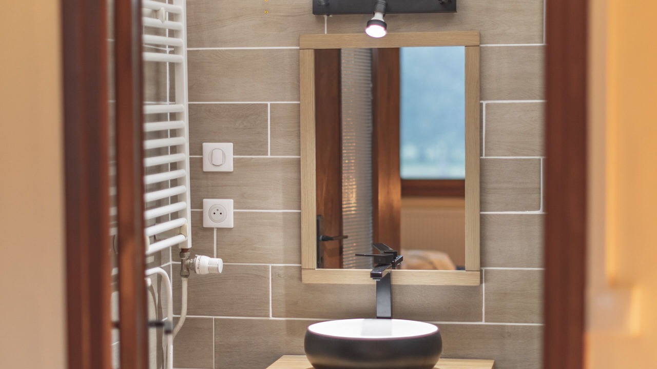 Photo of Bathroom in Campan