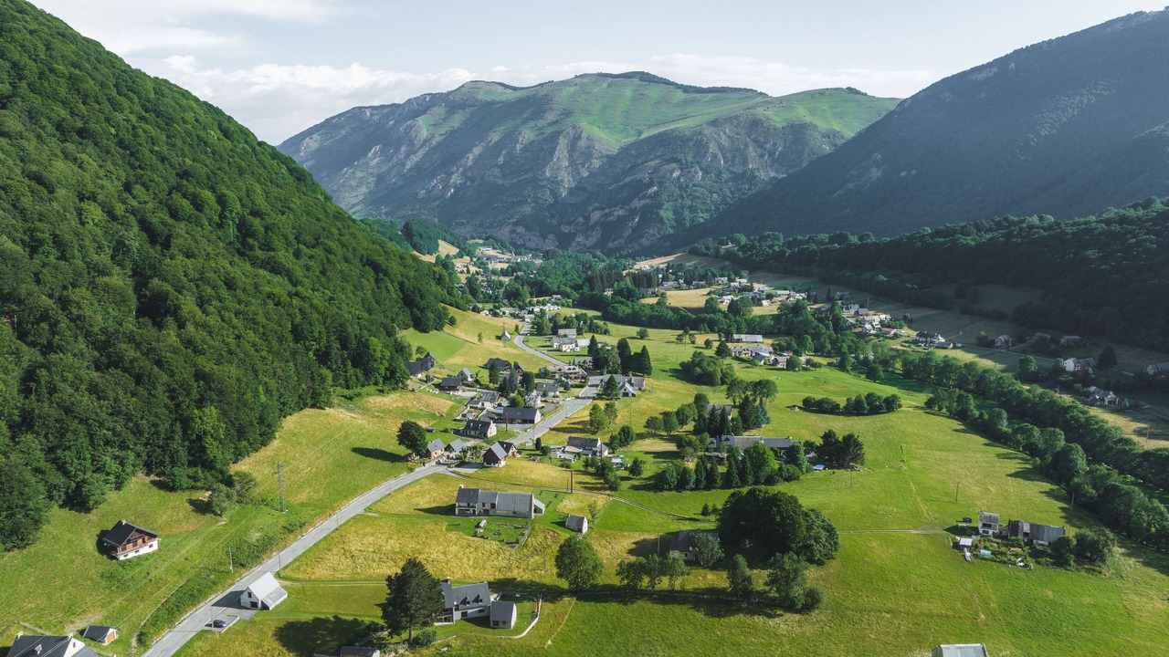 Photo of Outdoor in Campan