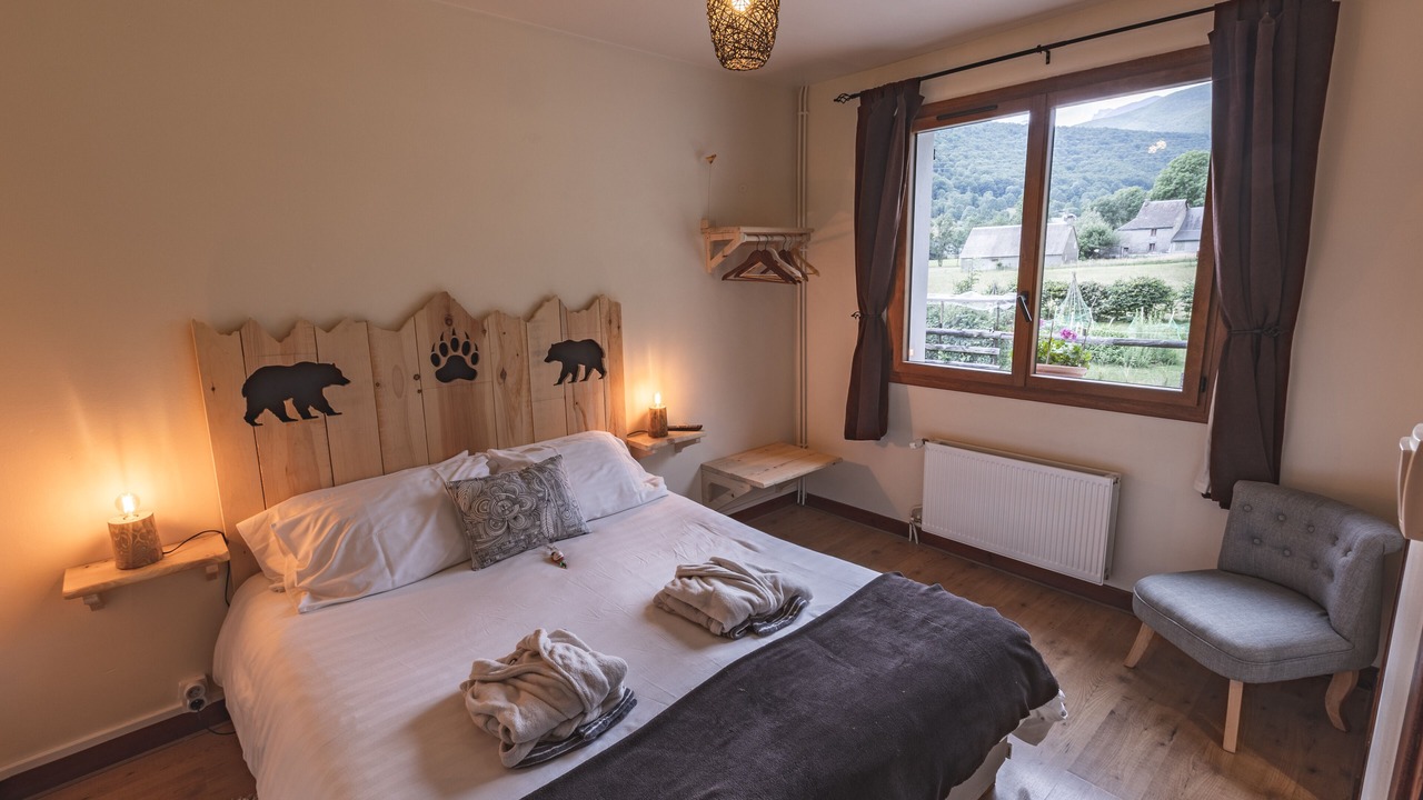 Photo of Bedroom in Campan