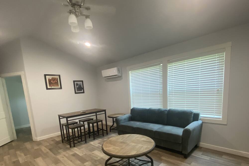Photo of Livingroom in Cleveland