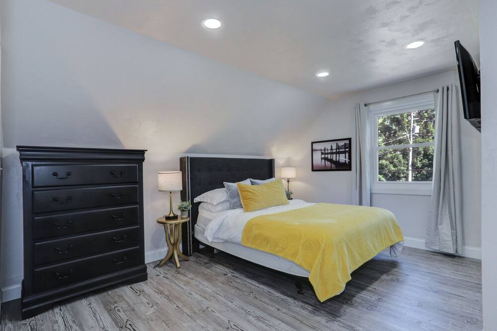Photo of Bedroom in Menasha