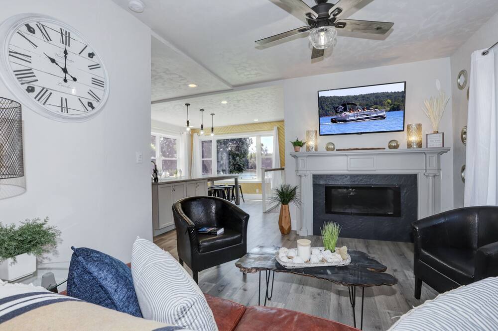 Photo of Livingroom in Menasha
