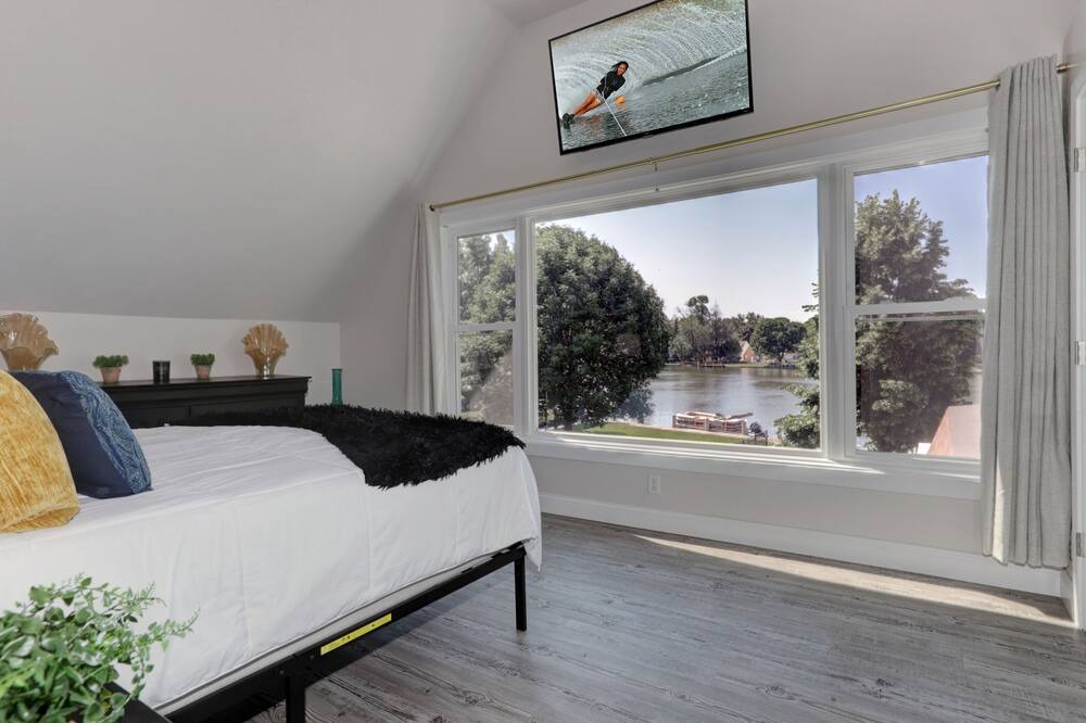 Photo of Bedroom in Menasha