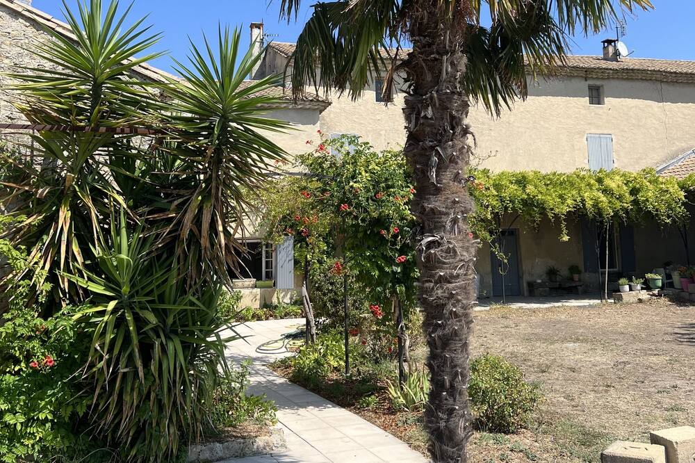 Photo of Outdoor in Camaret-sur-Aigues