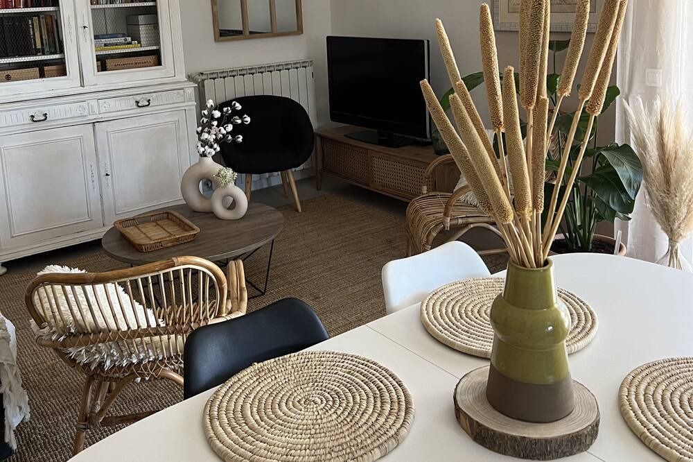 Photo of Livingroom in Camaret-sur-Aigues