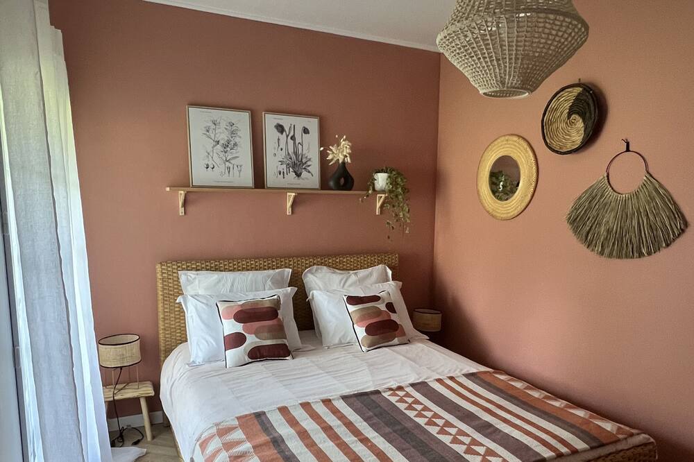 Photo of Bedroom in Camaret-sur-Aigues
